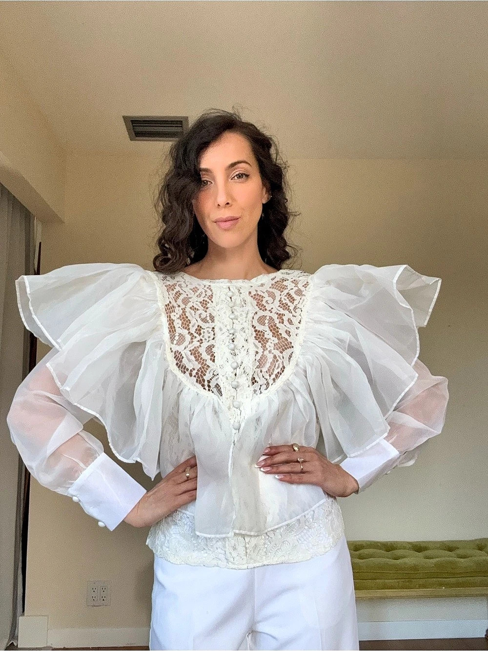 Beulah Style Inc. Lace Ruffle Sleeve Blouse in White Size Small Like New